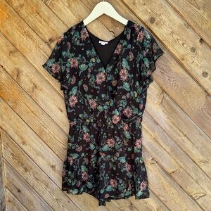 Xhilaration Black Floral blue yellow paisley v neck shorts romper size large